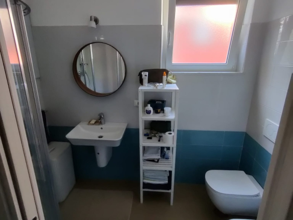 Ampio trilocale ristrutturato, Varazze