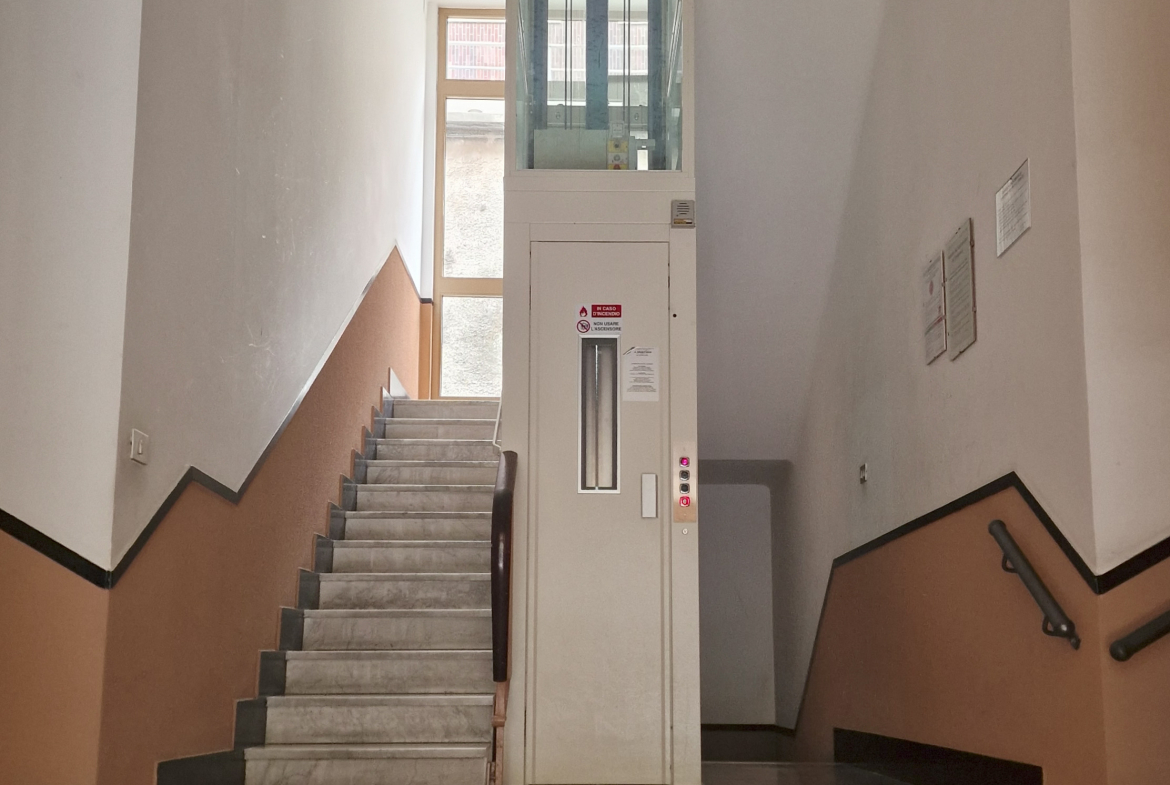 Ampio trilocale ristrutturato, Varazze