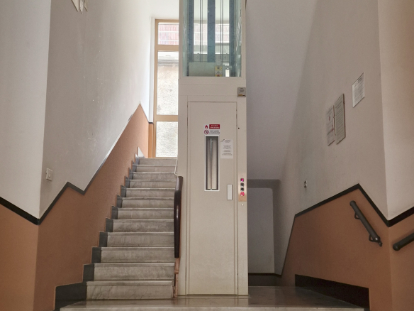 Ampio trilocale ristrutturato, Varazze
